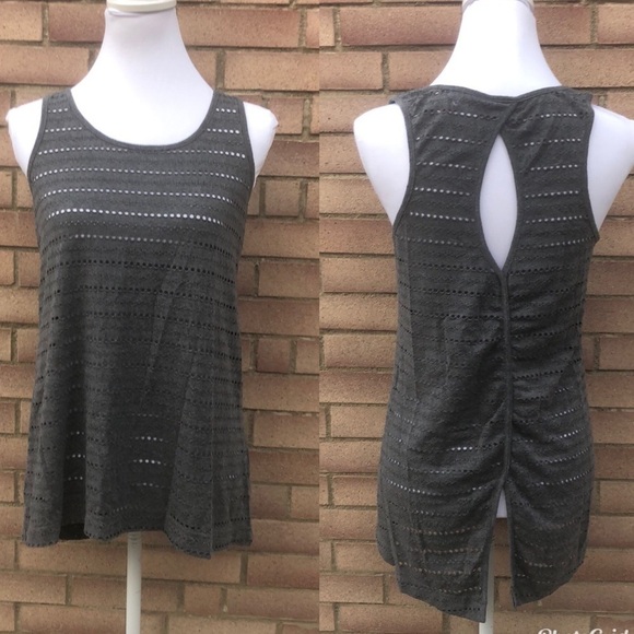 Keyhole tank top Size Small - Picture 2 of 10